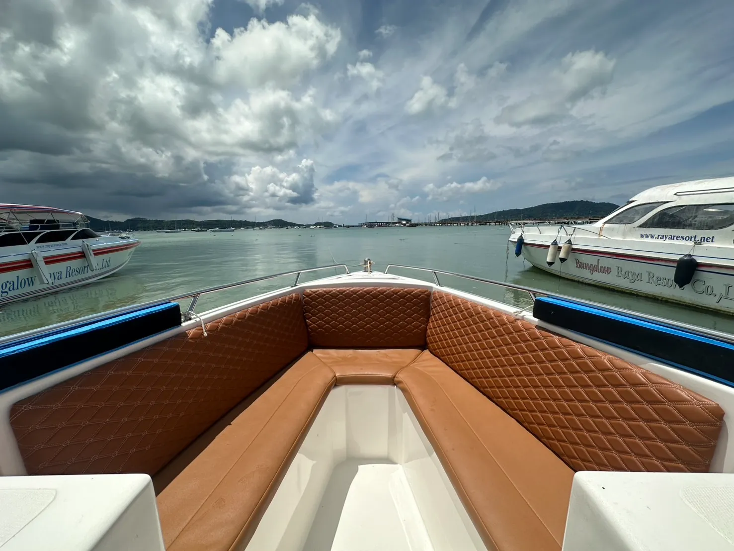 Areeta private speedboat — view 3
